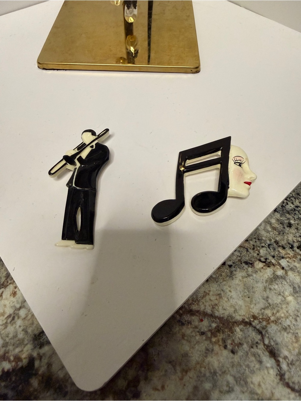 Vintage 80s retro brooches.